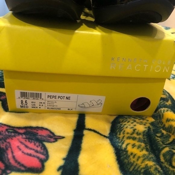 Kenneth Cole Reaction Black Sandals - Picture 3 of 4